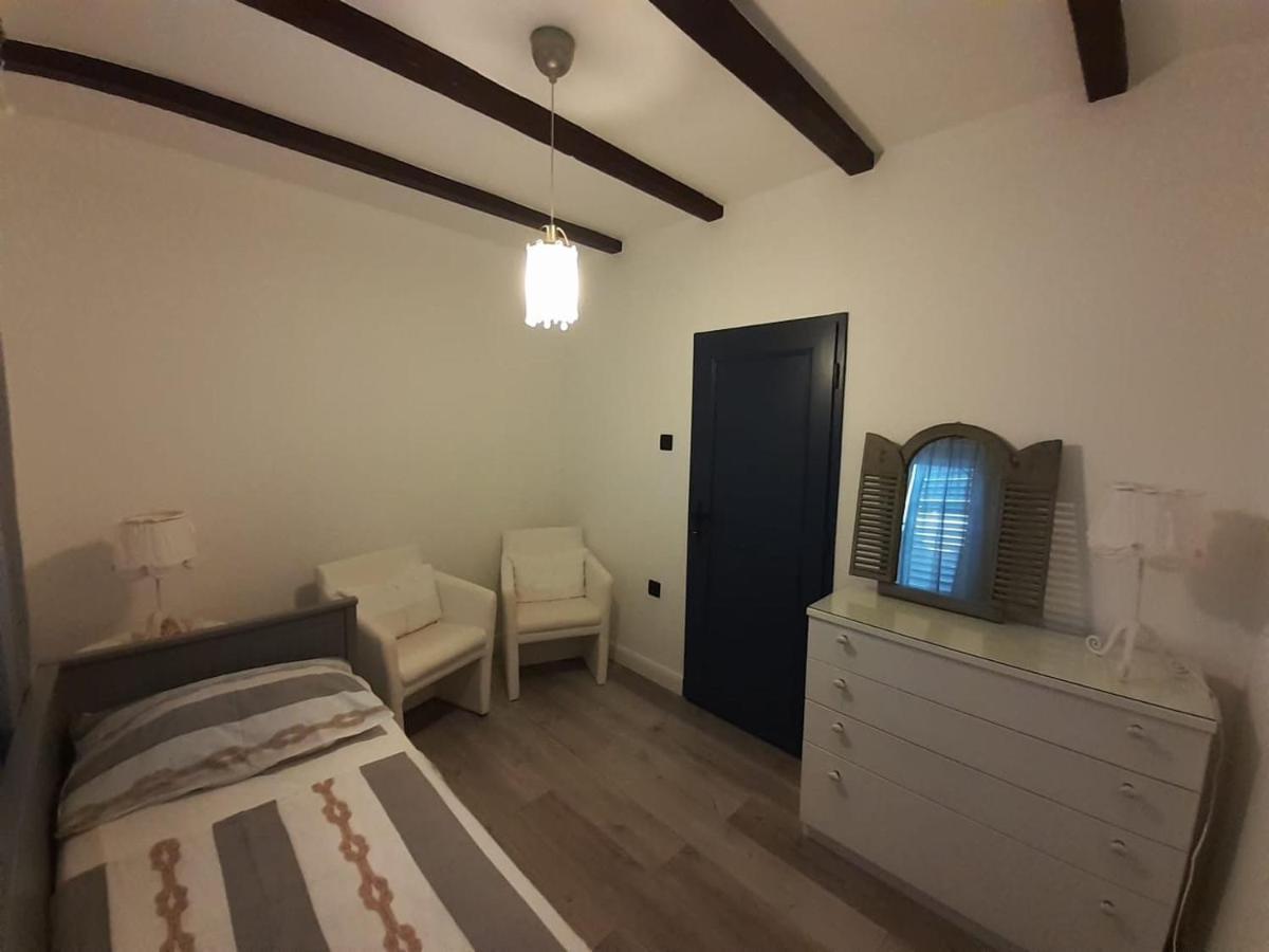 Apartments Dile Sukošan Exterior foto